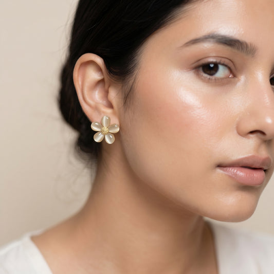 Daisy Pearl Stud Earrings