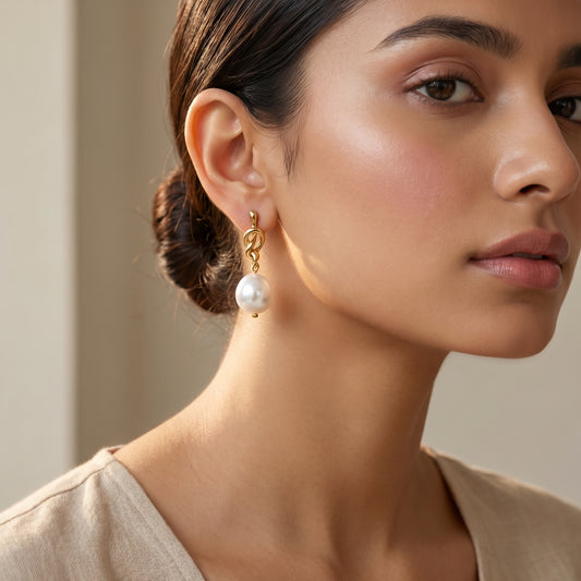 Minimal Pearl Drop Studs