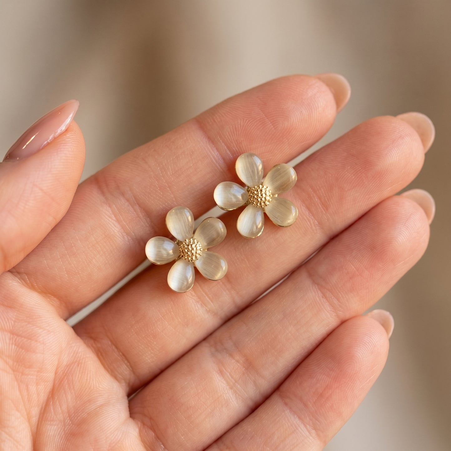 Daisy Pearl Stud Earrings