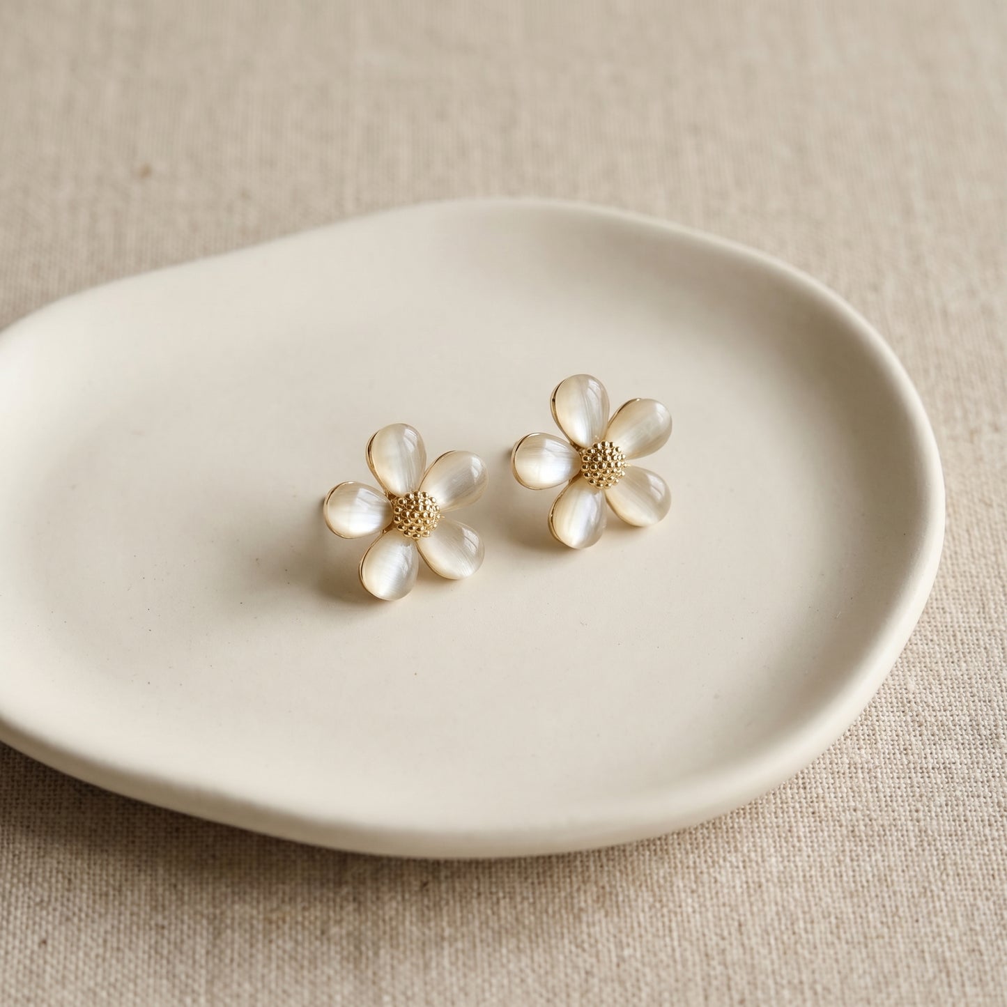 Daisy Pearl Stud Earrings