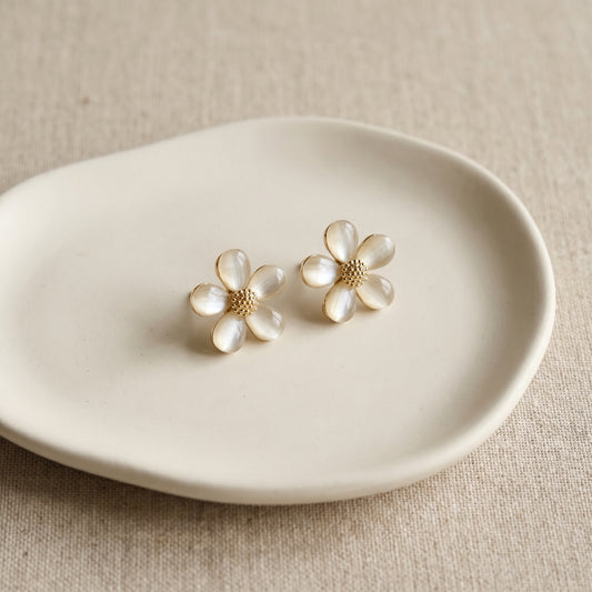 Daisy Pearl Stud Earrings