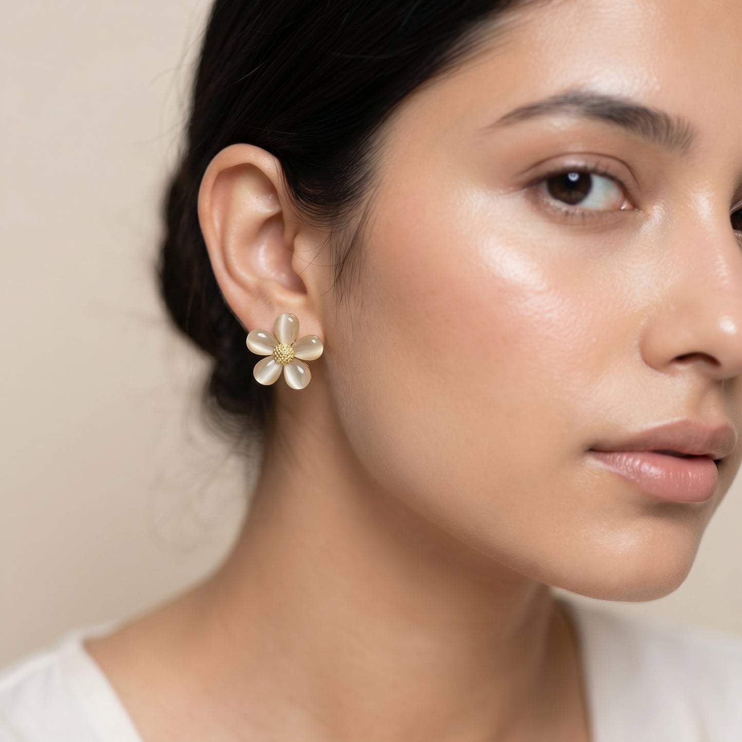 Daisy Pearl Stud Earrings