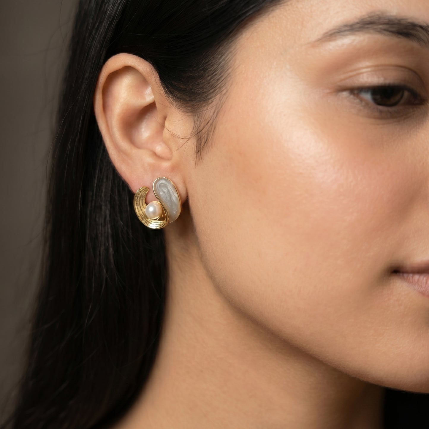 Pearl Wave Sculpt Earrings