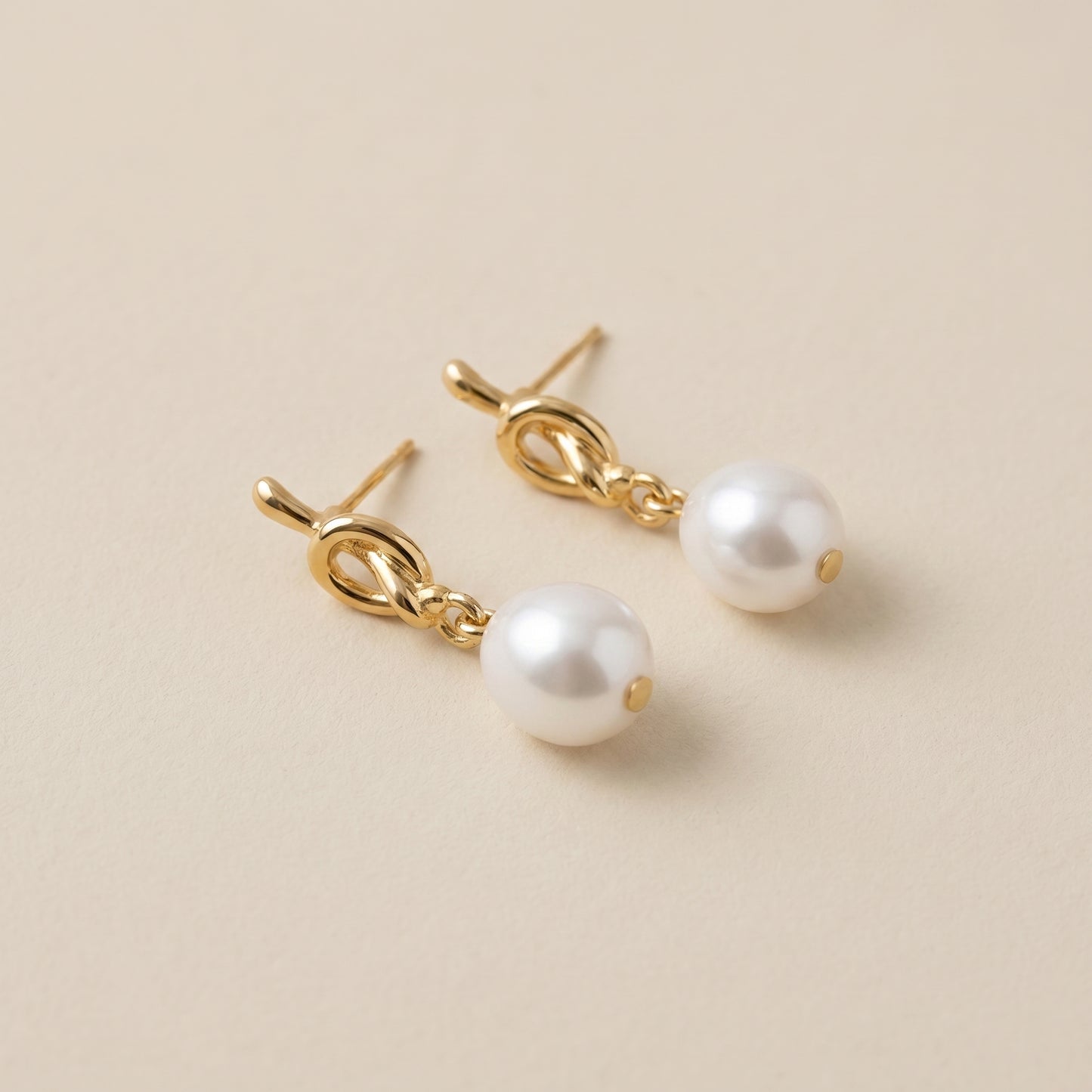 Minimal Pearl Drop Studs