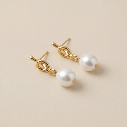 Minimal Pearl Drop Studs