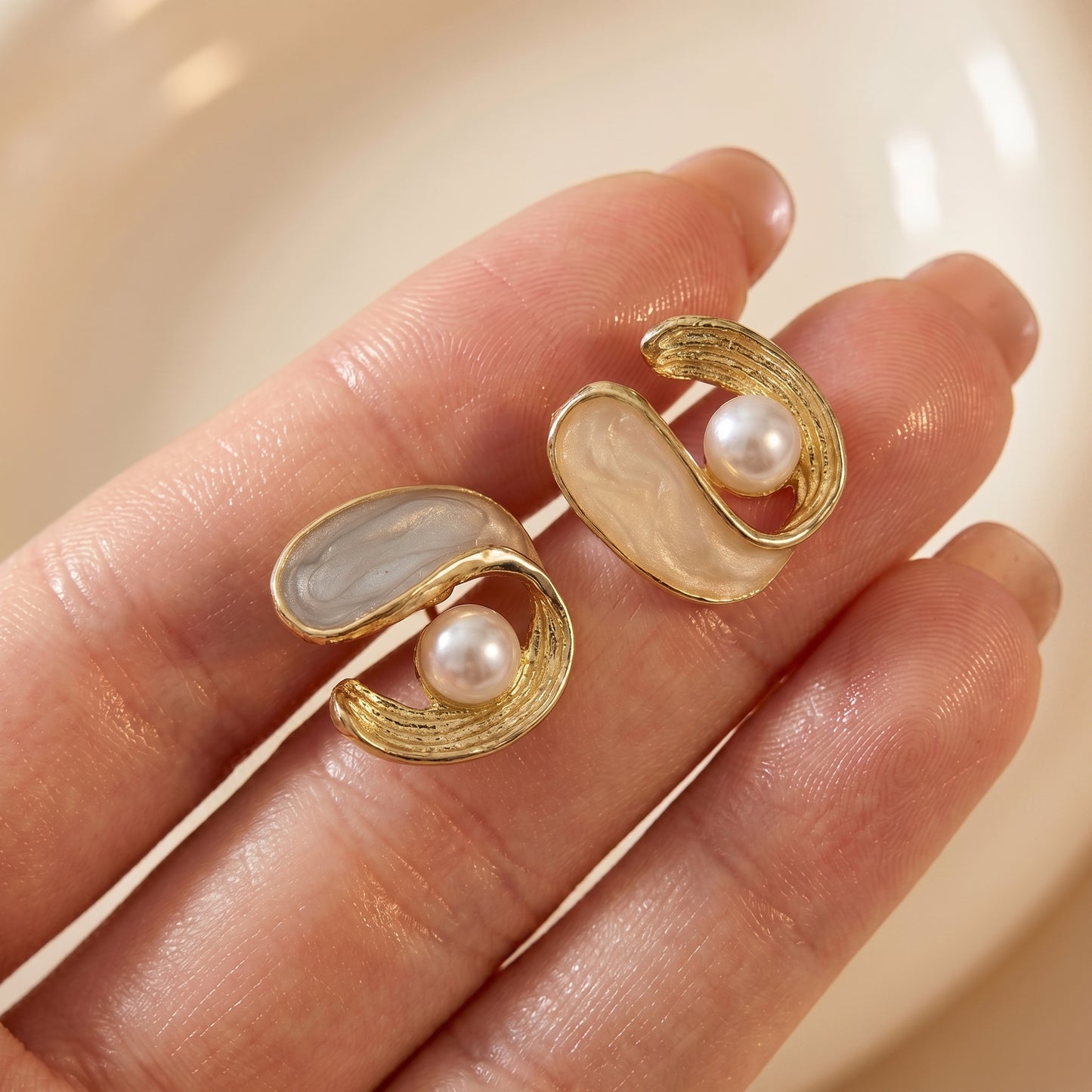 Pearl Wave Sculpt Earrings