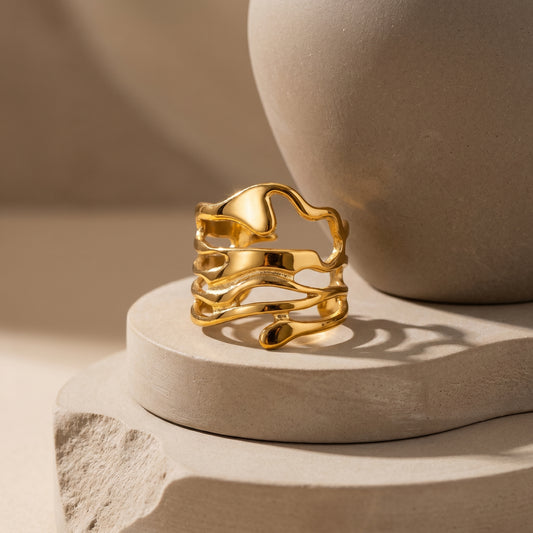 Golden Flow Heart Ring